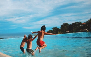Piscine sans chlore = aucun danger pour les enfants